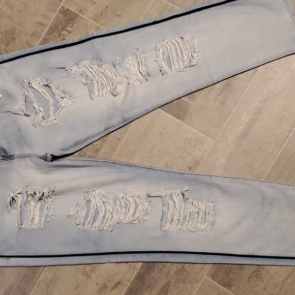 NWT Ashley Mason Destroyed Ankle Jeans - Picture 3 of 5